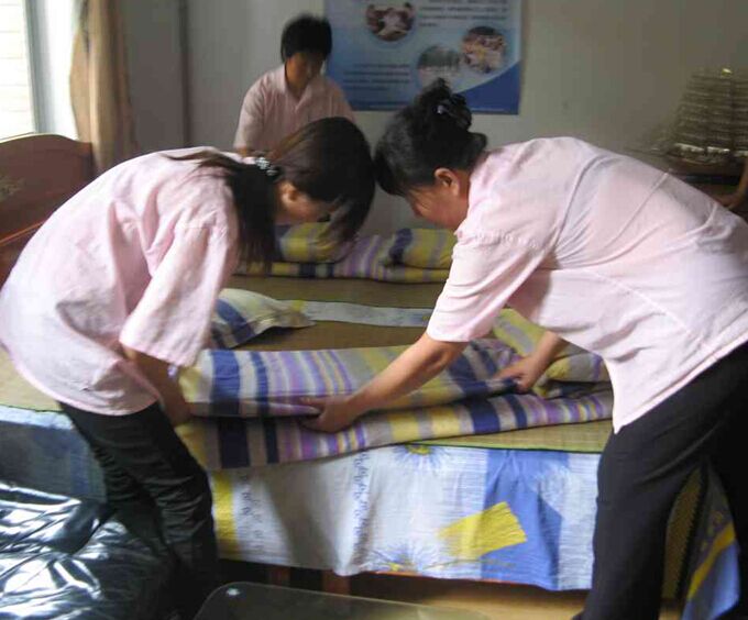 龍鳳家政專業(yè)護(hù)工人員